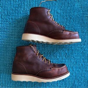 Red Wing Boots 6” CLASSIC MOC W8.5
(UK 6, EUR 39)
Women's Leather Boot in Copper